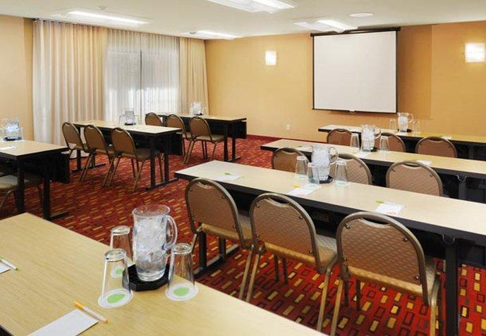 Courtyard By Marriott Williams Centre 3*